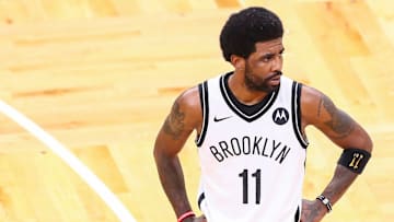 Kyrie Irving sigue en medio de la polémica